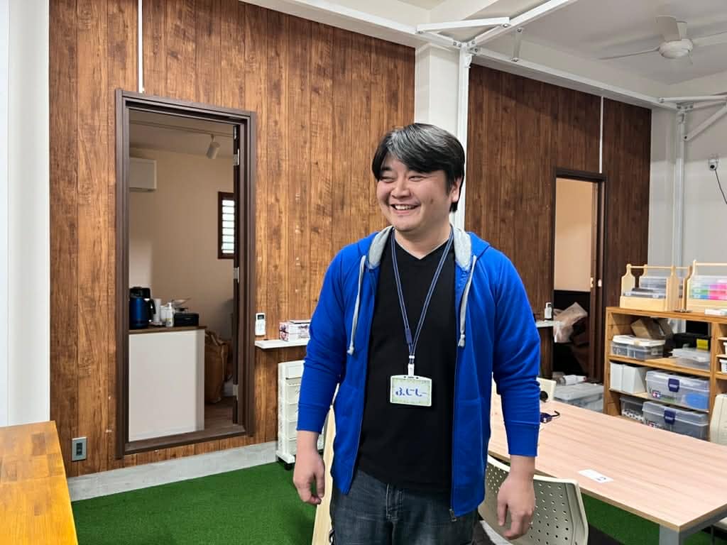 川崎市のフリースクール NIJINアカデミー武蔵新城校 教室長 藤島一広（ふじしー）