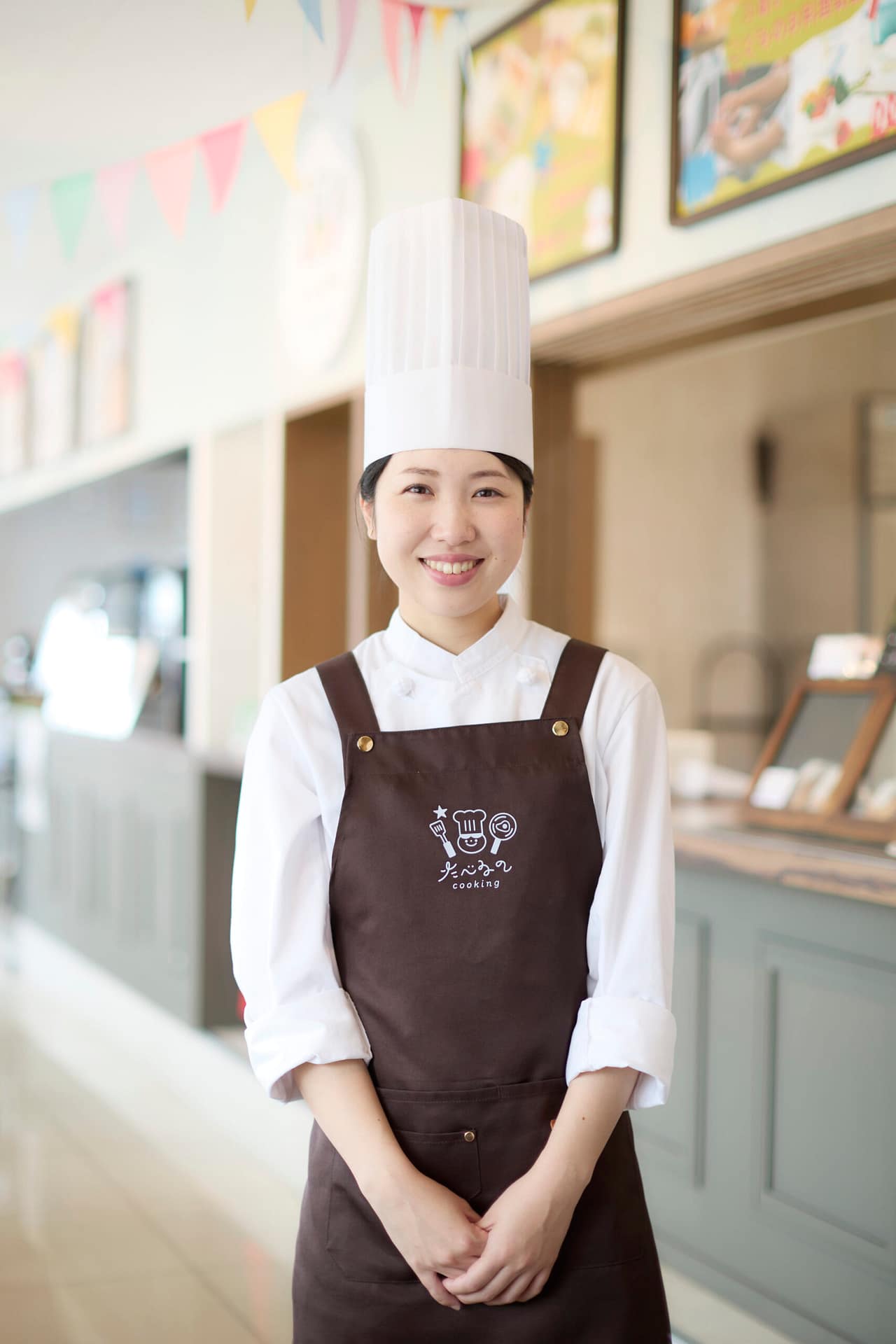 フリースクール教室長の佐藤絢子　あや先生
